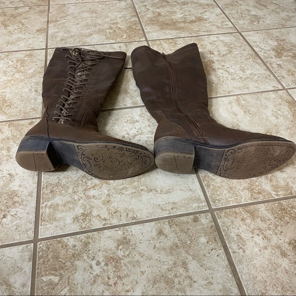 Boots - Picture 3 of 8